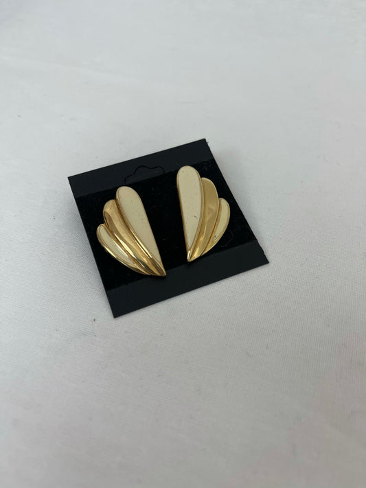 Vintage White & Gold Scalloped Earrings